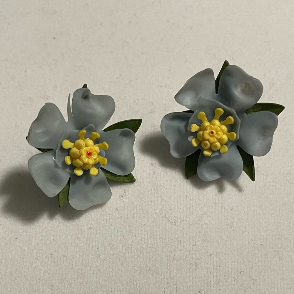 Vintage metal flower earrings